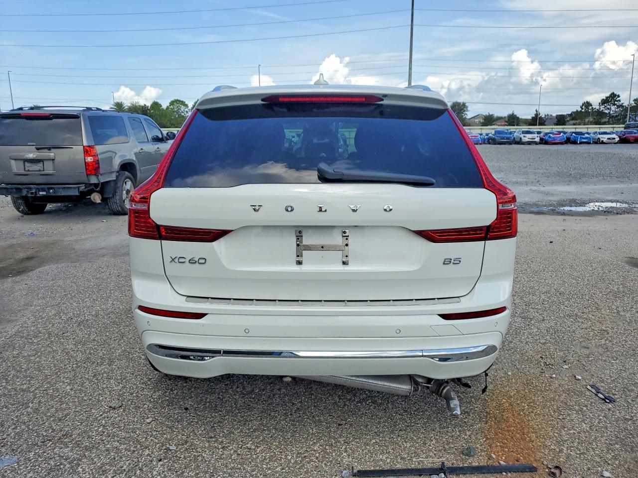 2022 VOLVO XC60