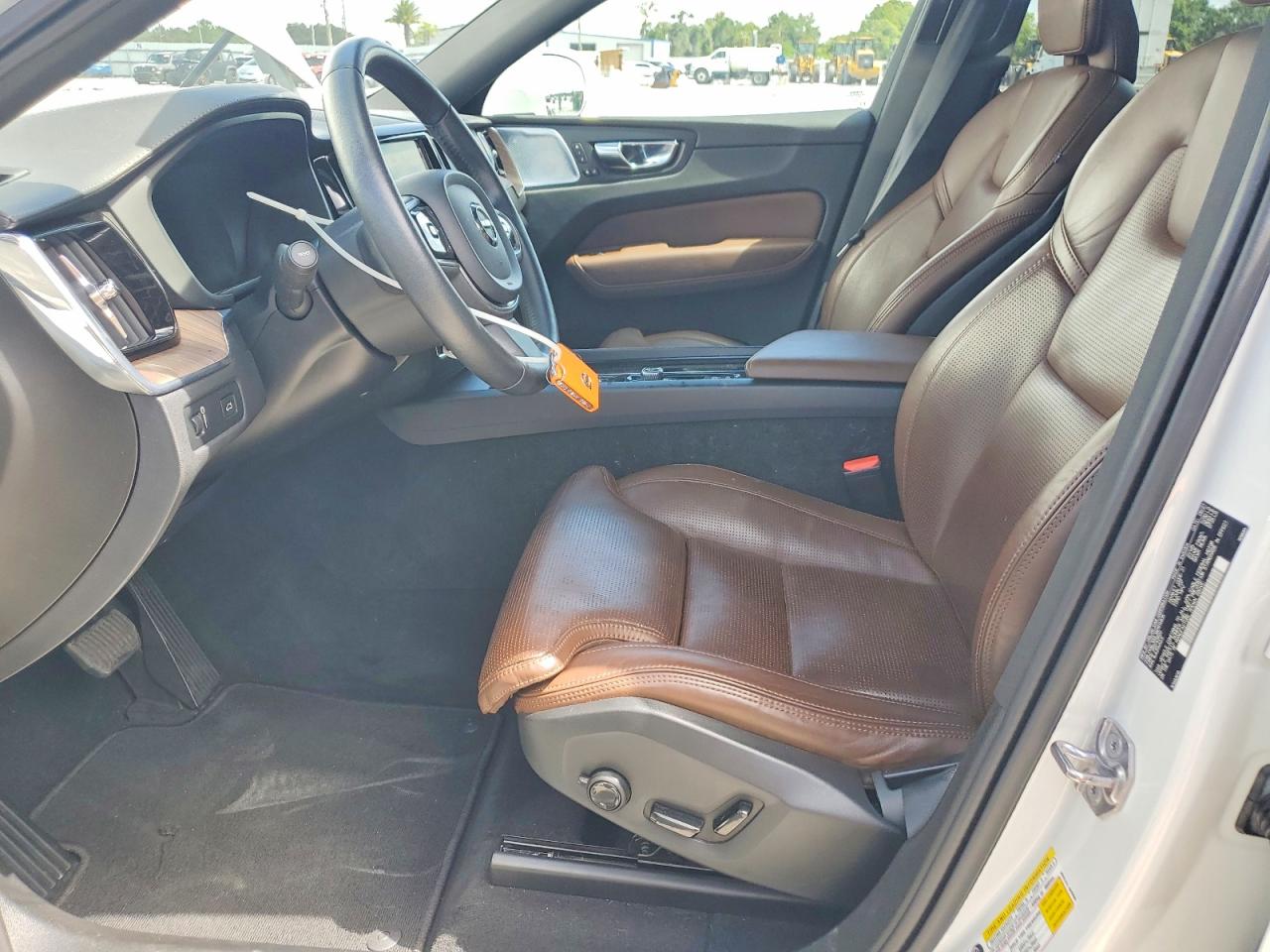 2022 VOLVO XC60