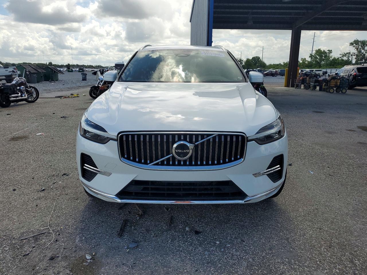 2022 VOLVO XC60