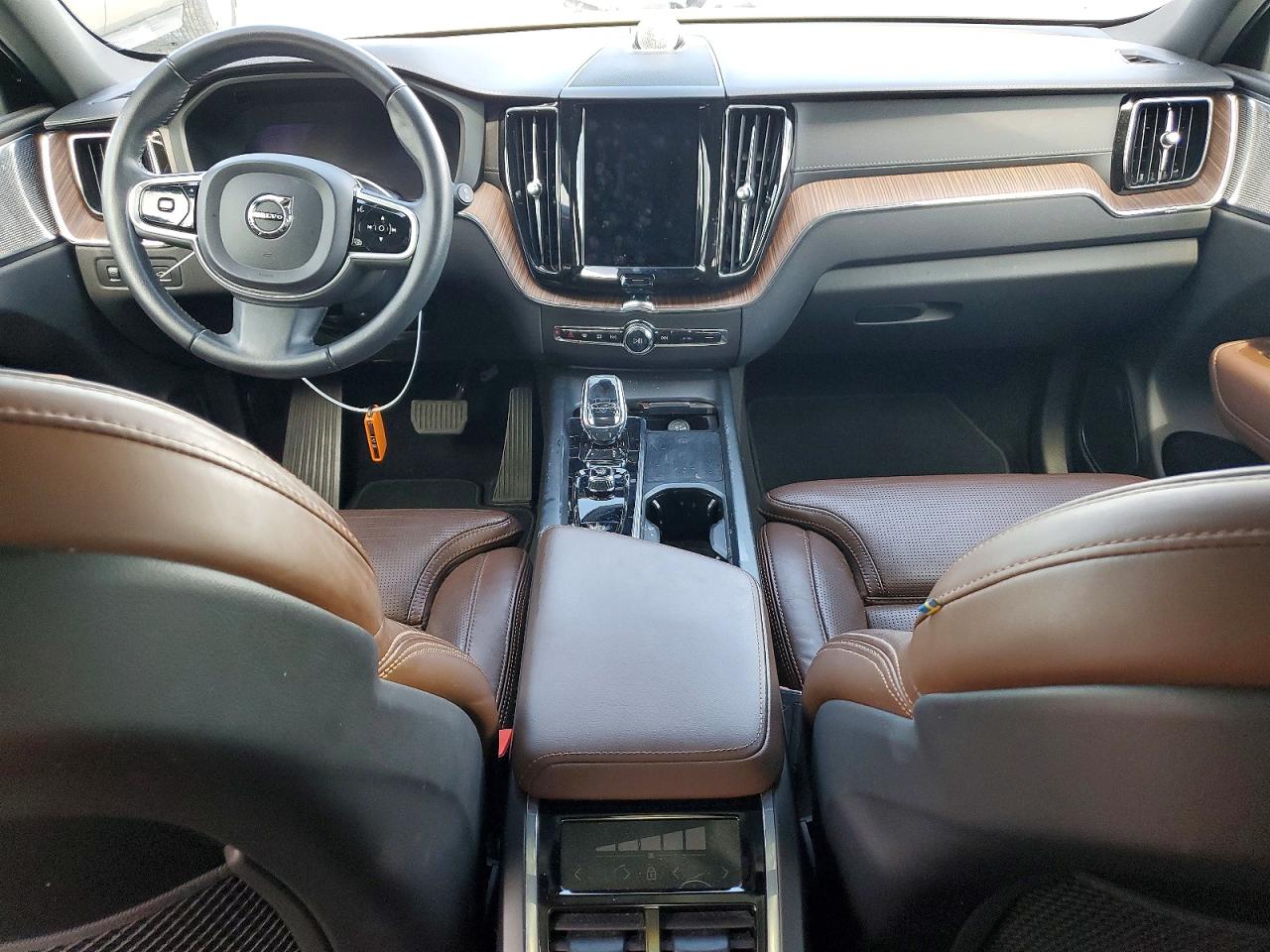2022 VOLVO XC60