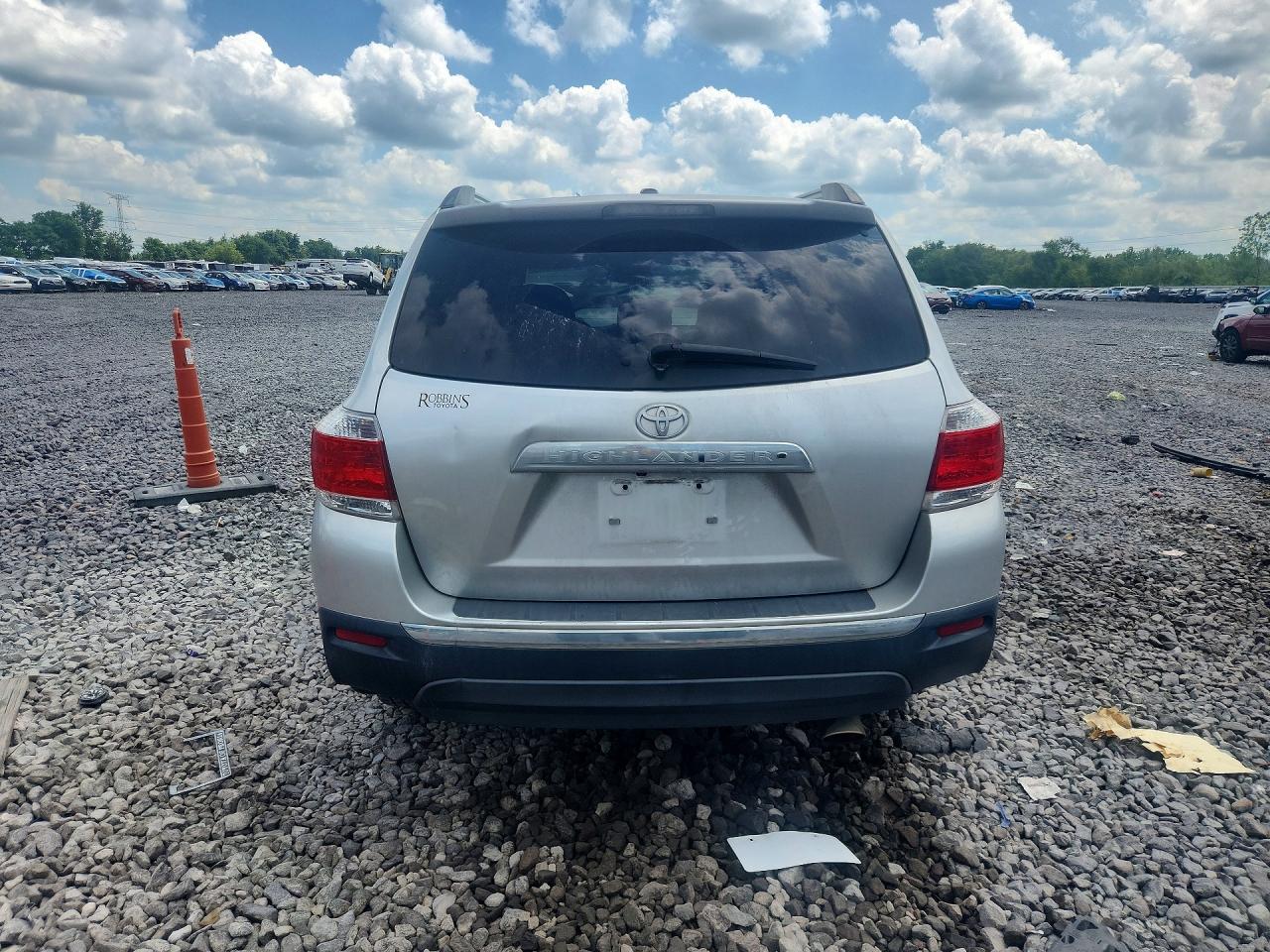 2011 TOYOTA HIGHLANDER