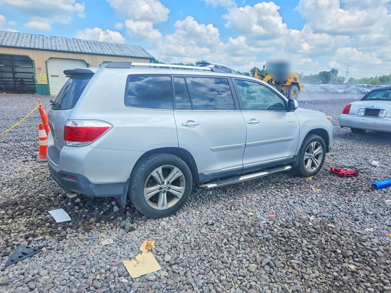 2011 TOYOTA HIGHLANDER