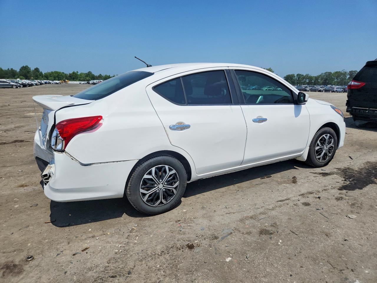 2019 NISSAN VERSA