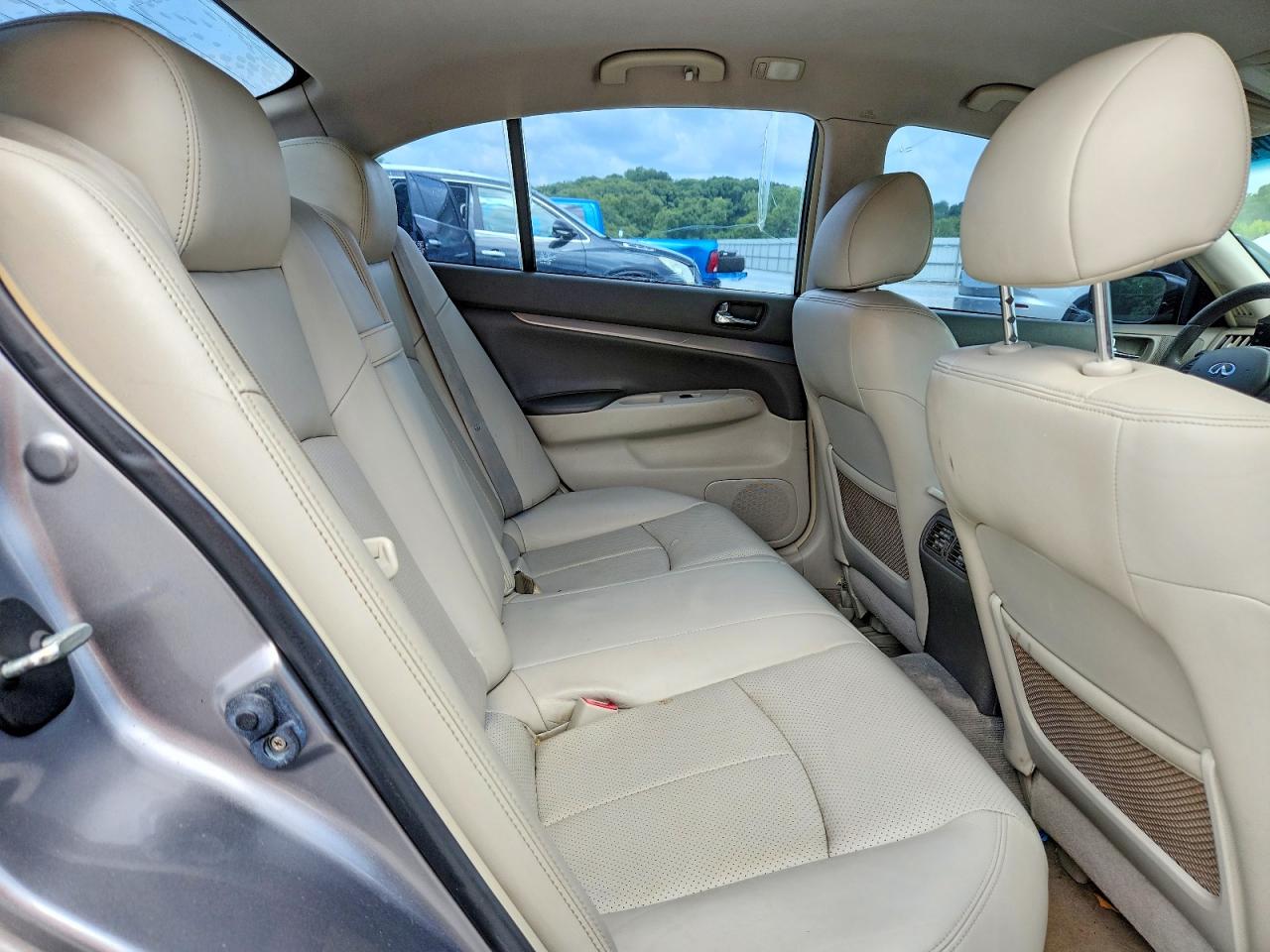 2011 INFINITI G37