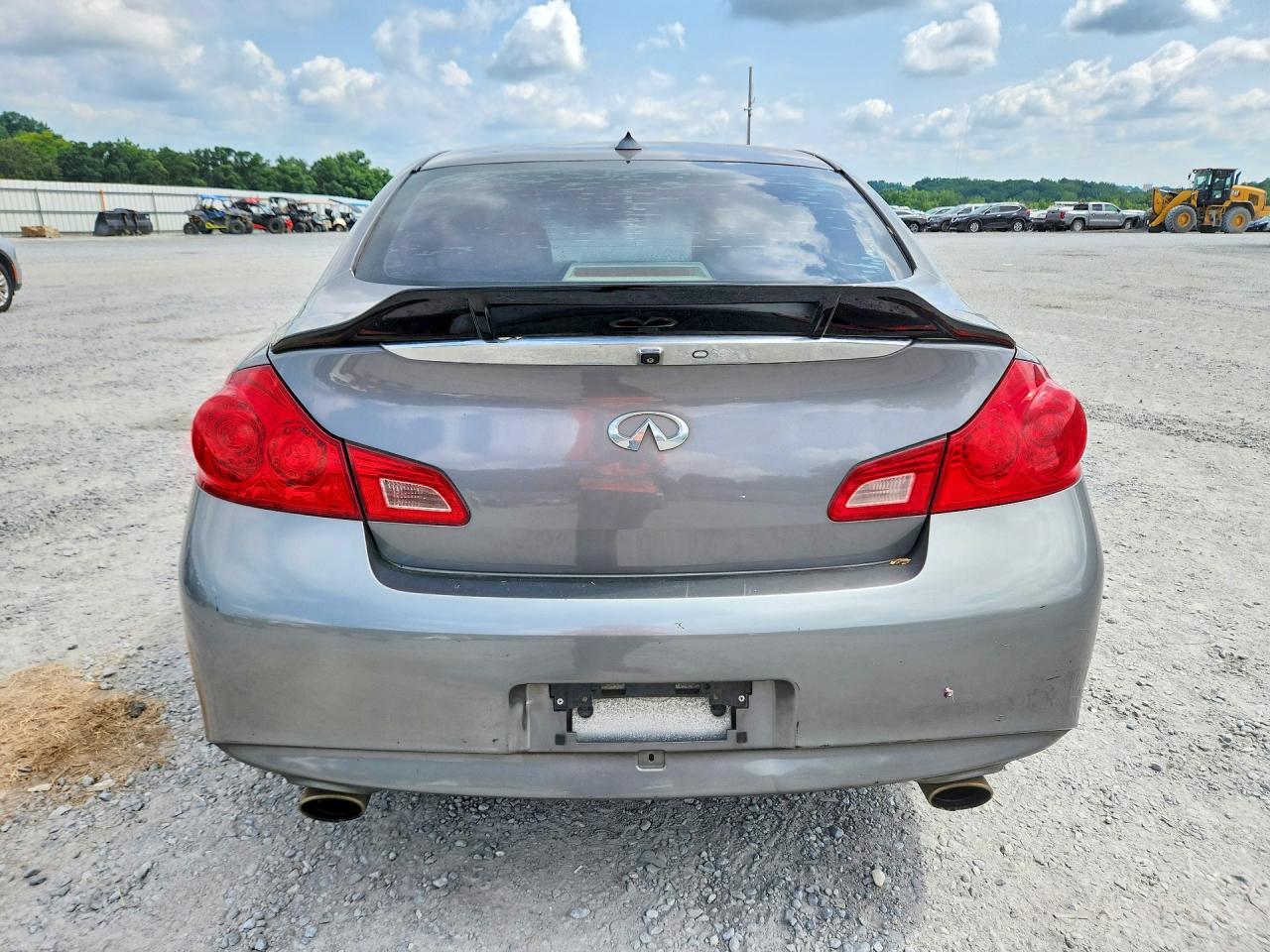 2011 INFINITI G37