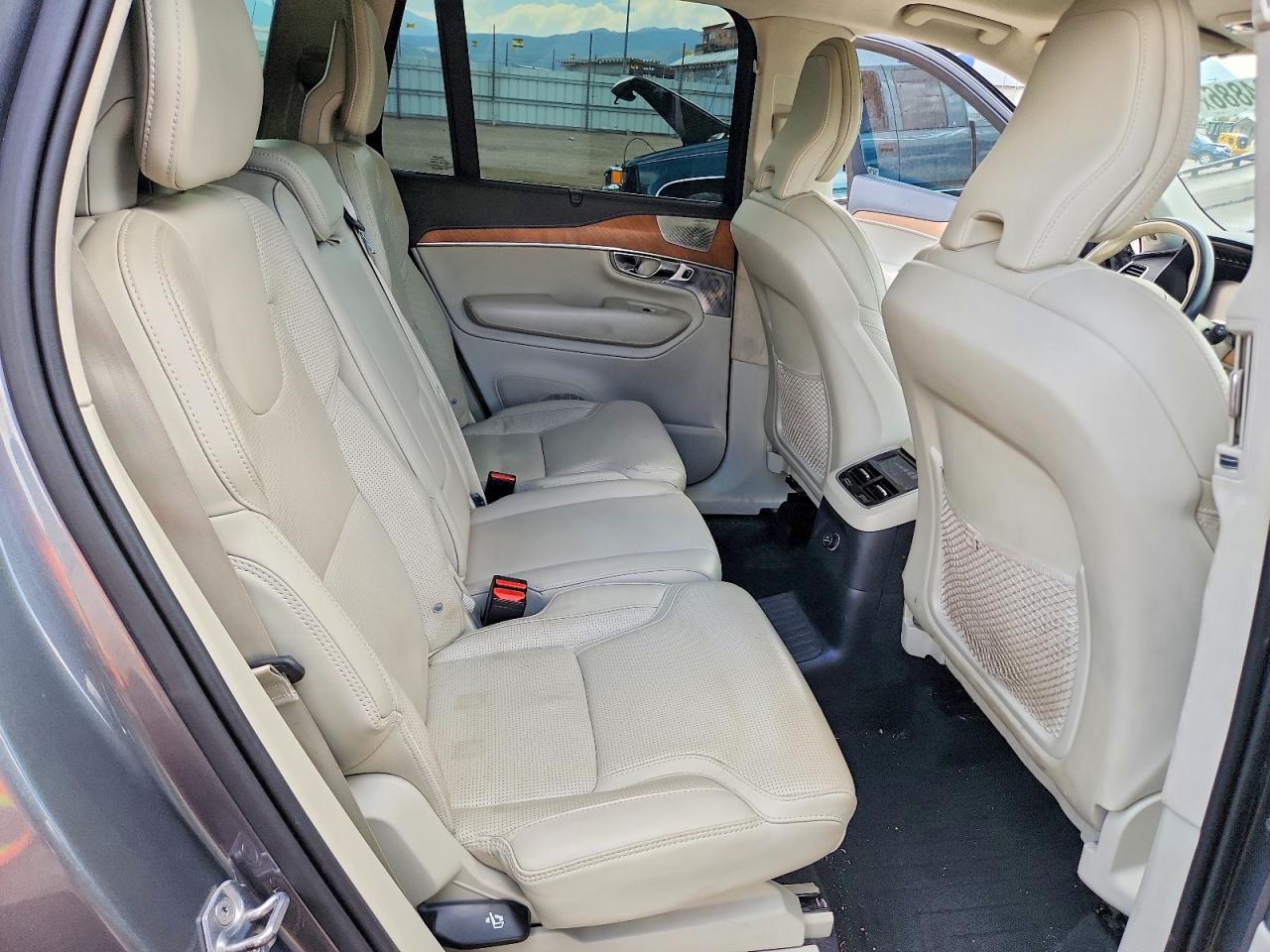 2019 VOLVO XC90