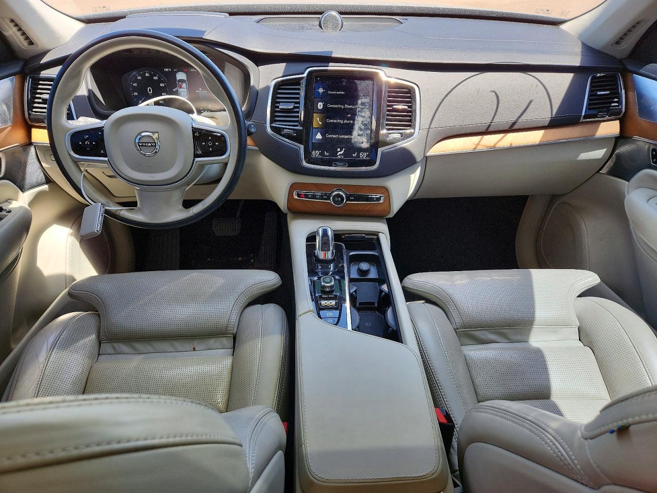 2019 VOLVO XC90