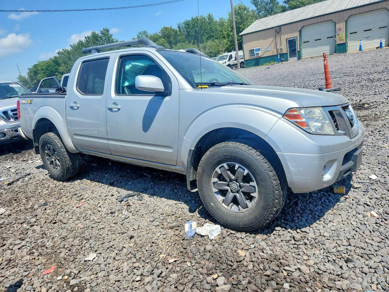 2017 NISSAN FRONTIER