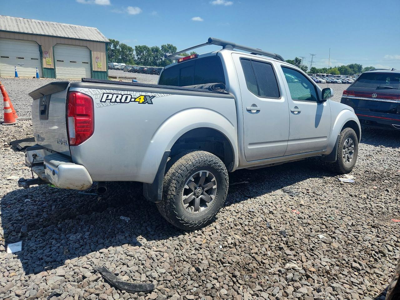 2017 NISSAN FRONTIER
