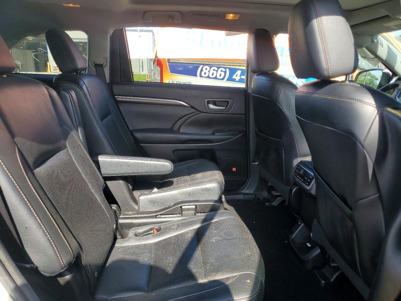2016 TOYOTA HIGHLANDER