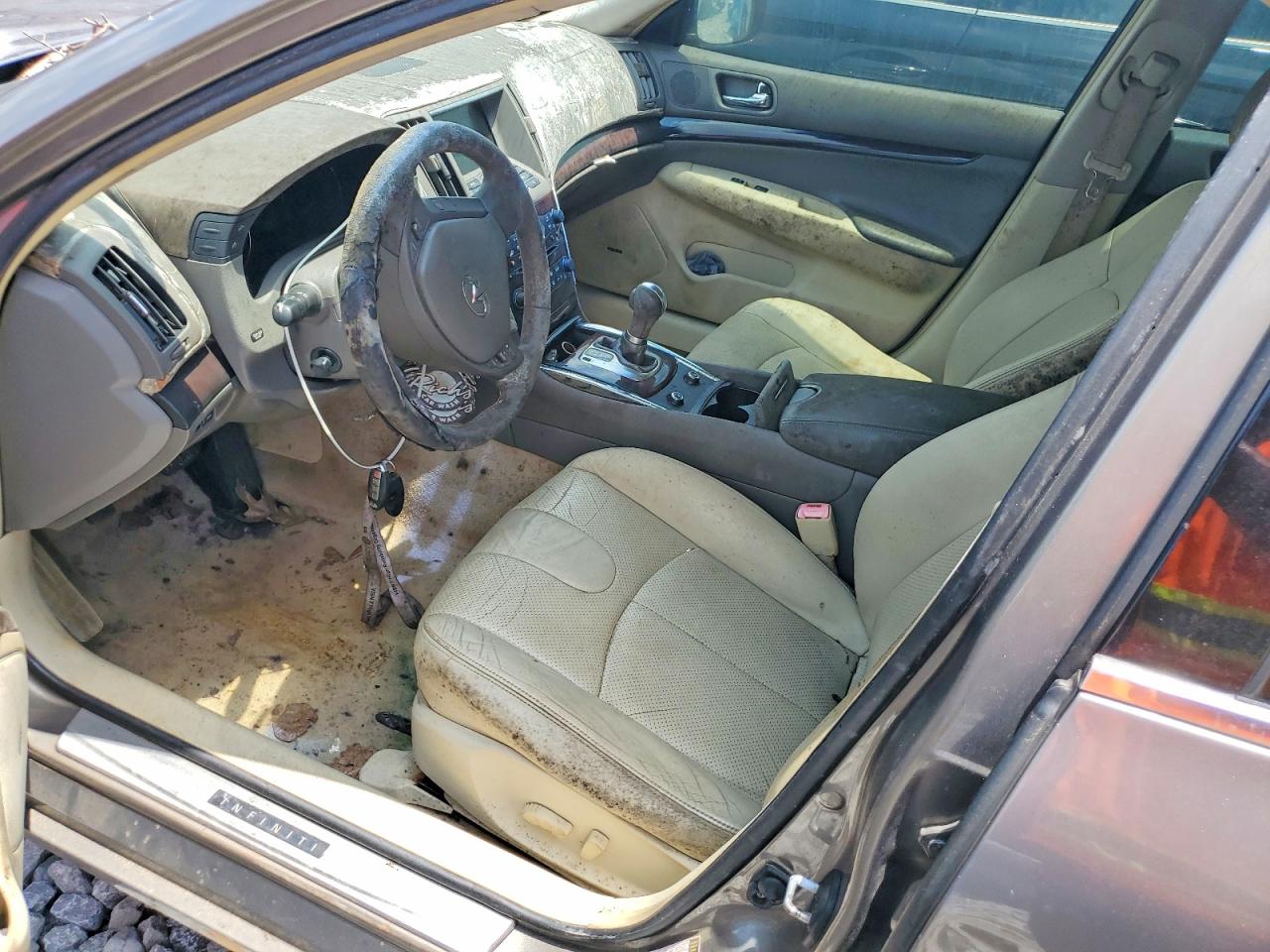 2011 INFINITI G37