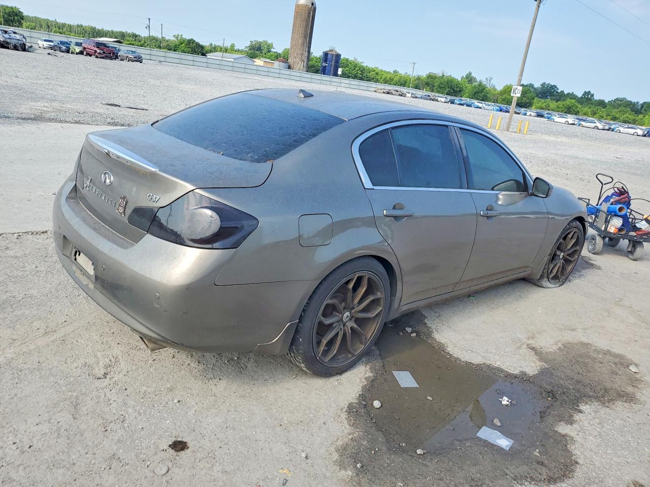 2011 INFINITI G37