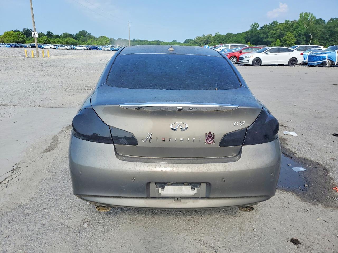 2011 INFINITI G37