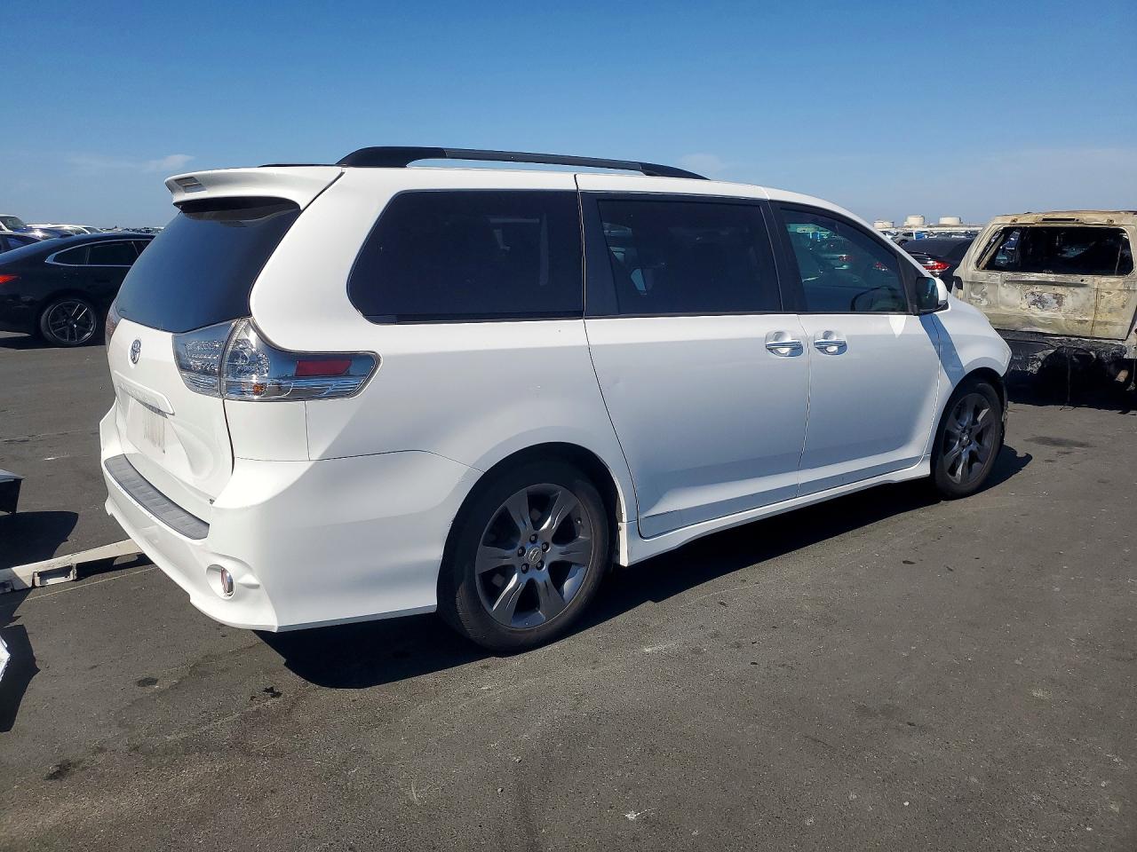 2015 TOYOTA SIENNA