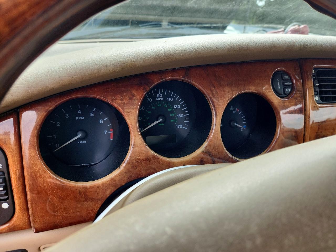 2000 JAGUAR XK8