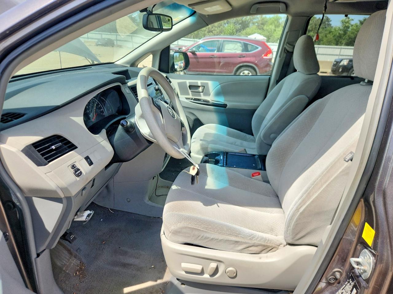 2011 TOYOTA SIENNA