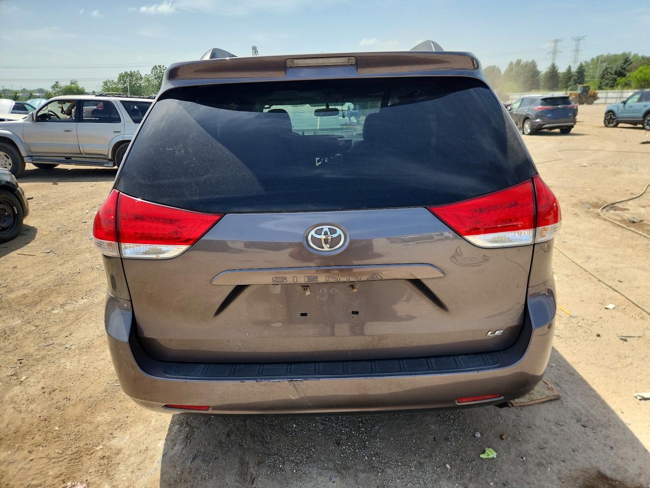 2011 TOYOTA SIENNA