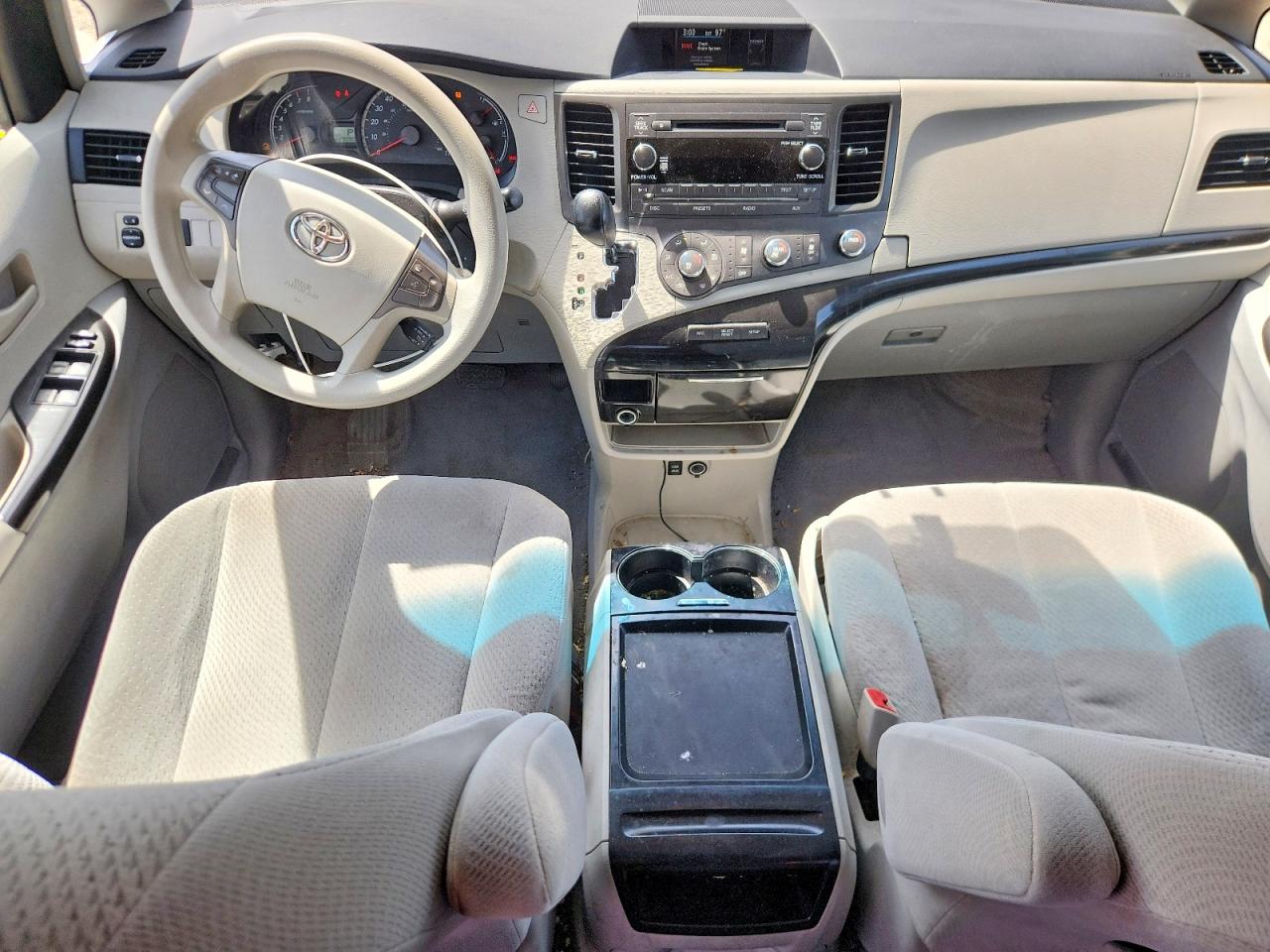 2011 TOYOTA SIENNA
