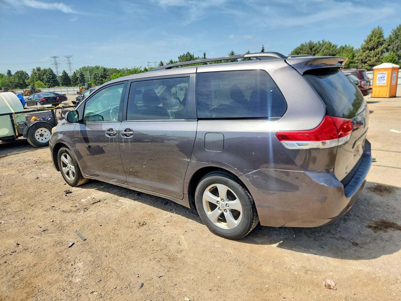 2011 TOYOTA SIENNA