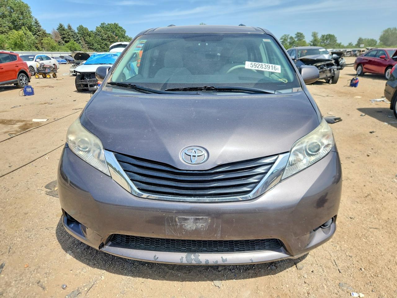 2011 TOYOTA SIENNA
