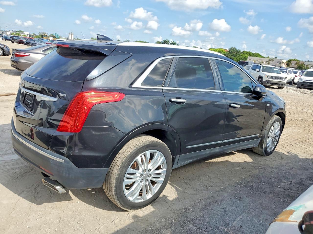 2017 CADILLAC XT5