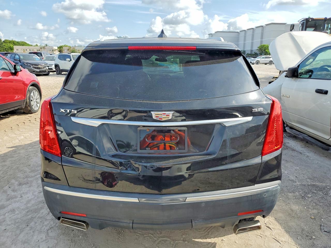 2017 CADILLAC XT5