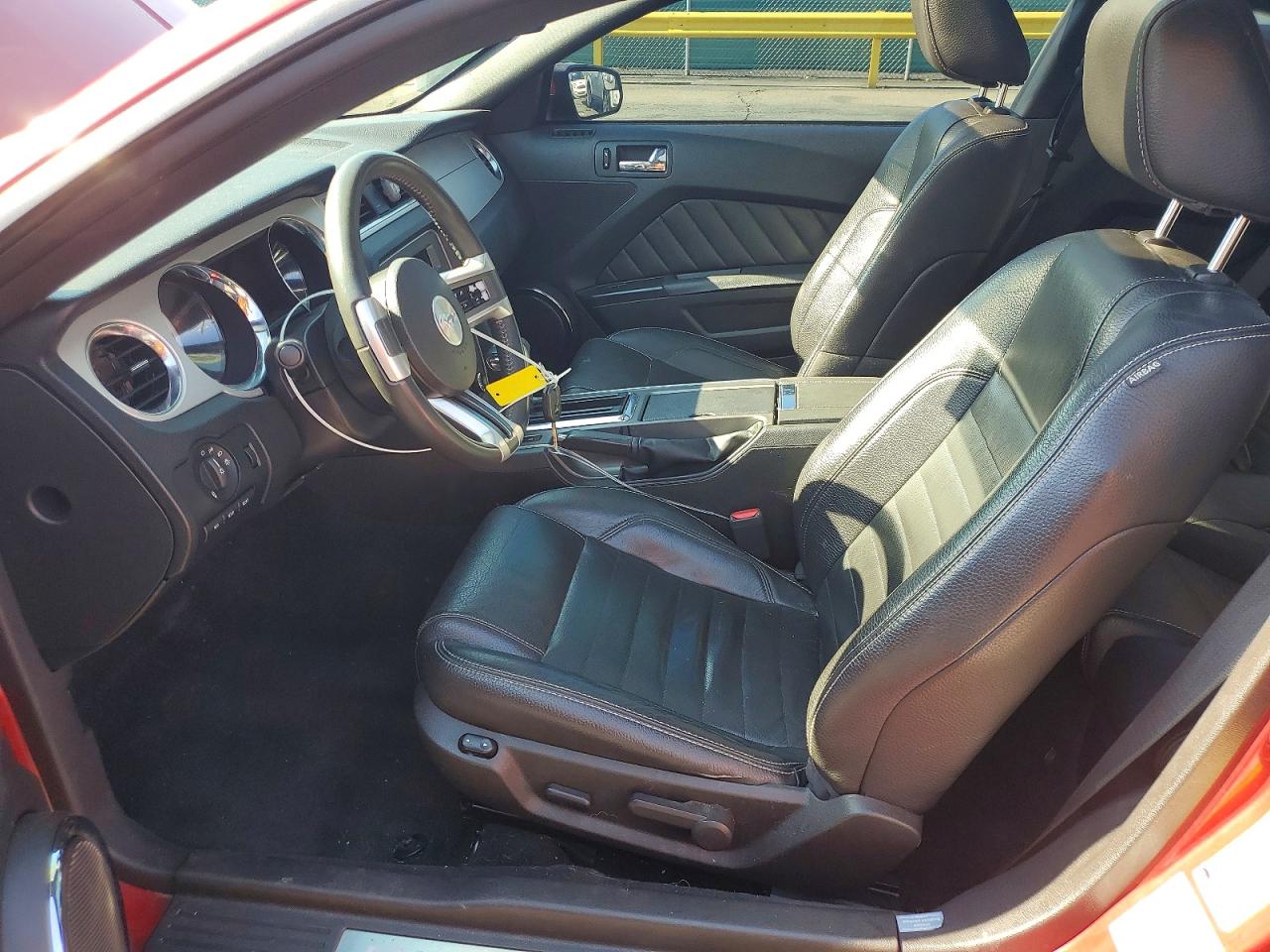 2011 FORD MUSTANG
