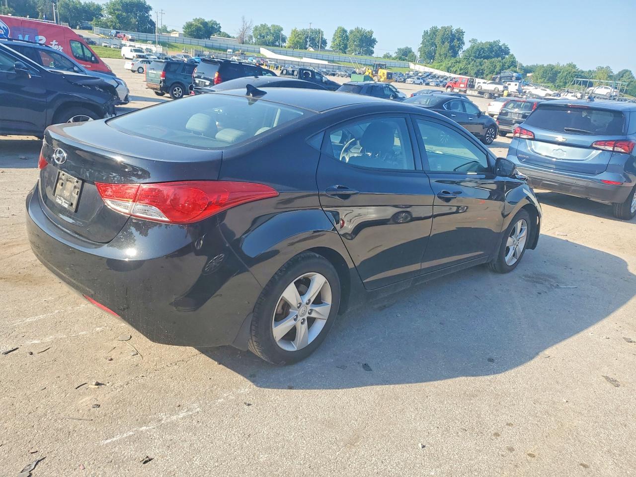 2013 HYUNDAI ELANTRA