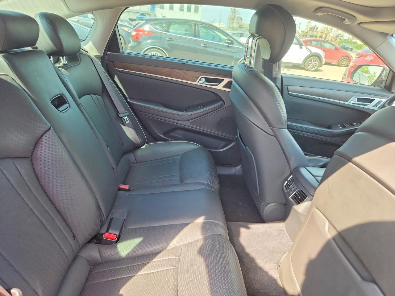 2015 HYUNDAI GENESIS
