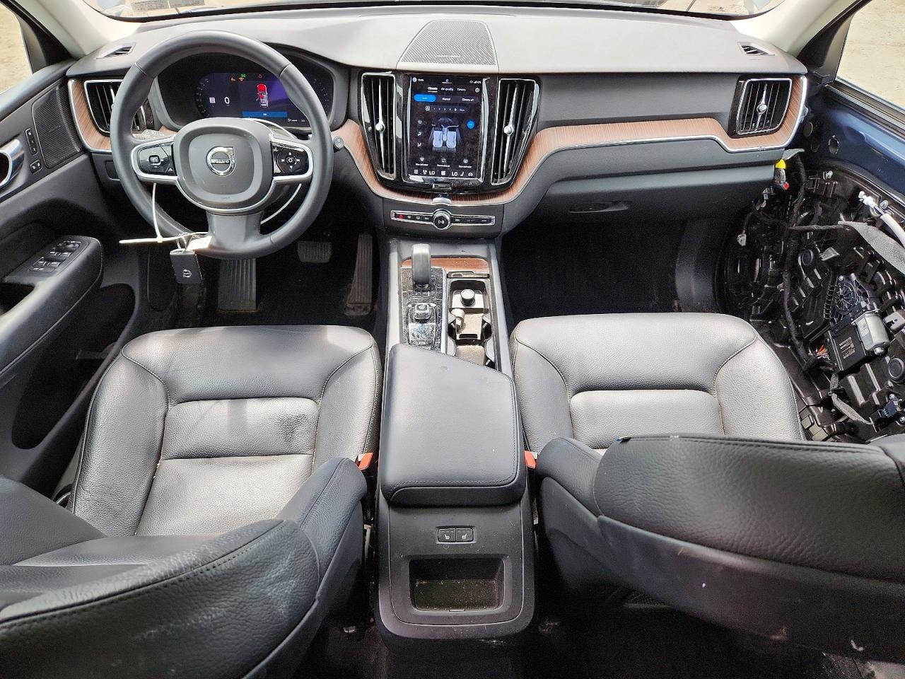 2023 VOLVO XC60