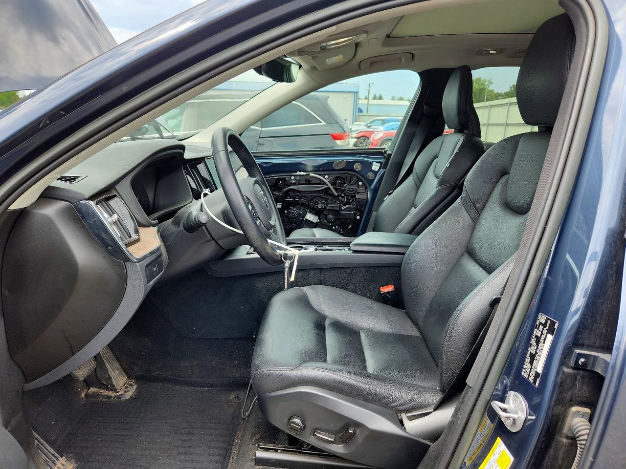 2023 VOLVO XC60