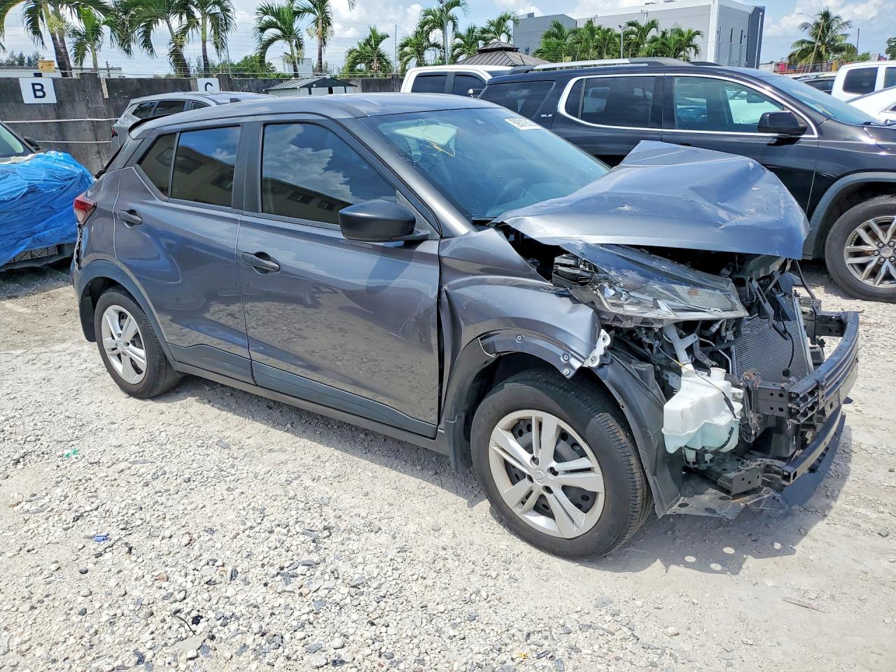 2024 NISSAN KICKS