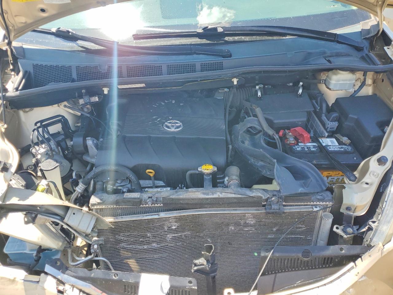 2011 TOYOTA SIENNA