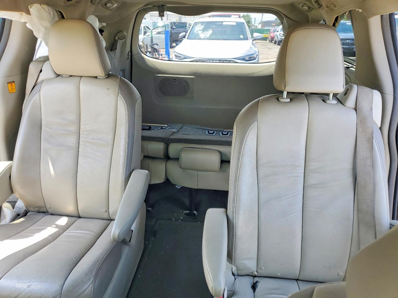 2011 TOYOTA SIENNA