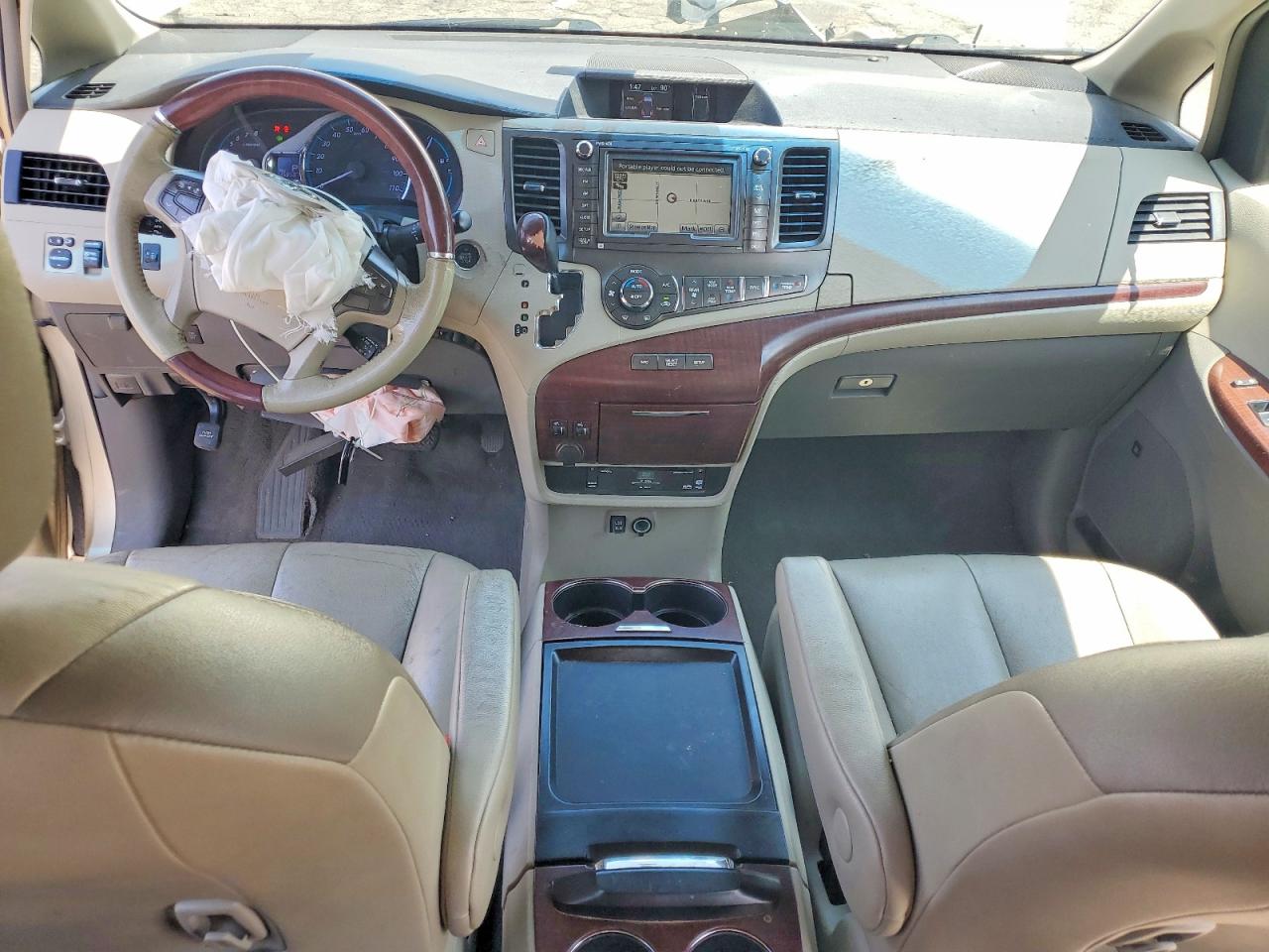 2011 TOYOTA SIENNA