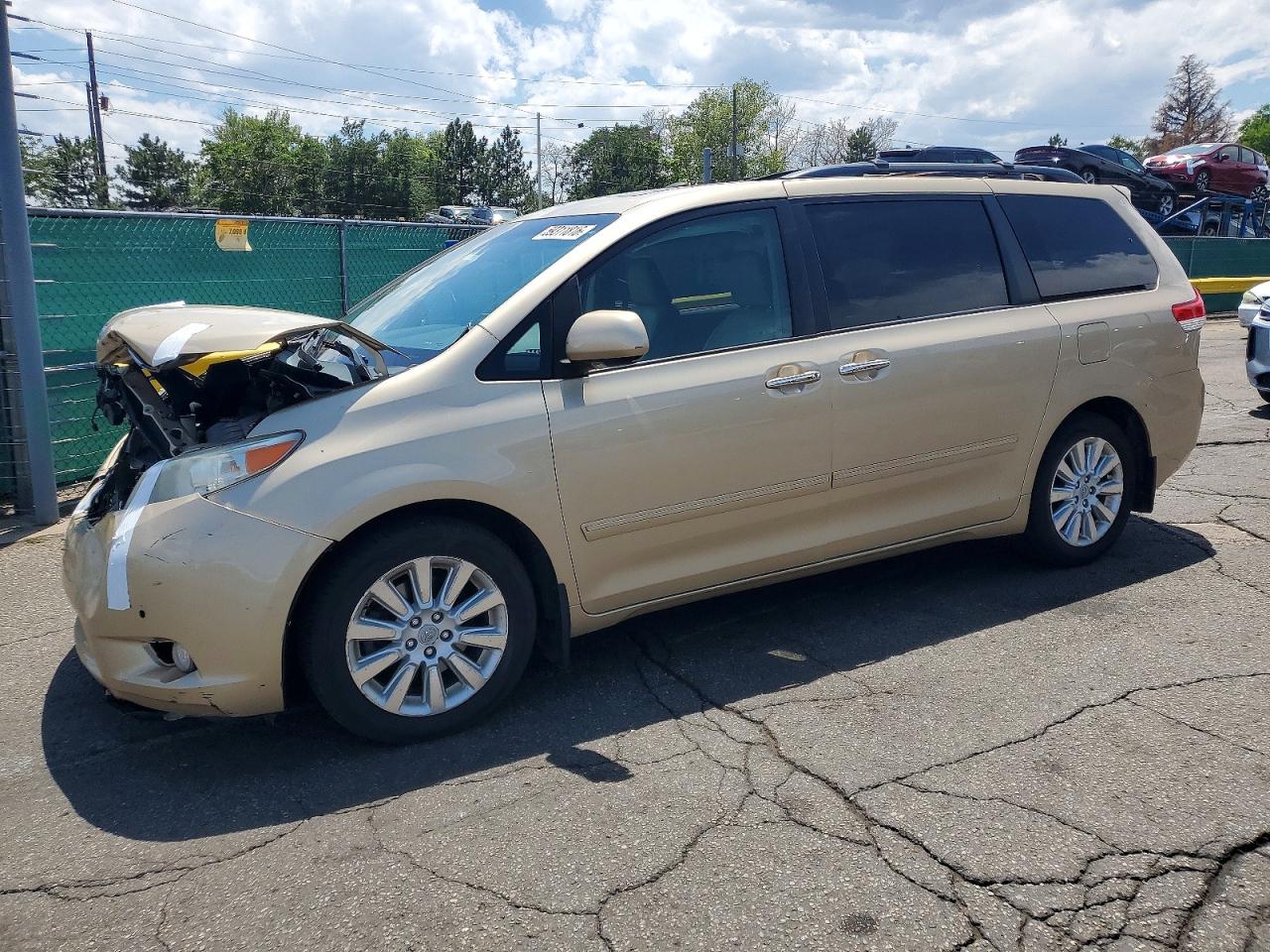 2011 TOYOTA SIENNA