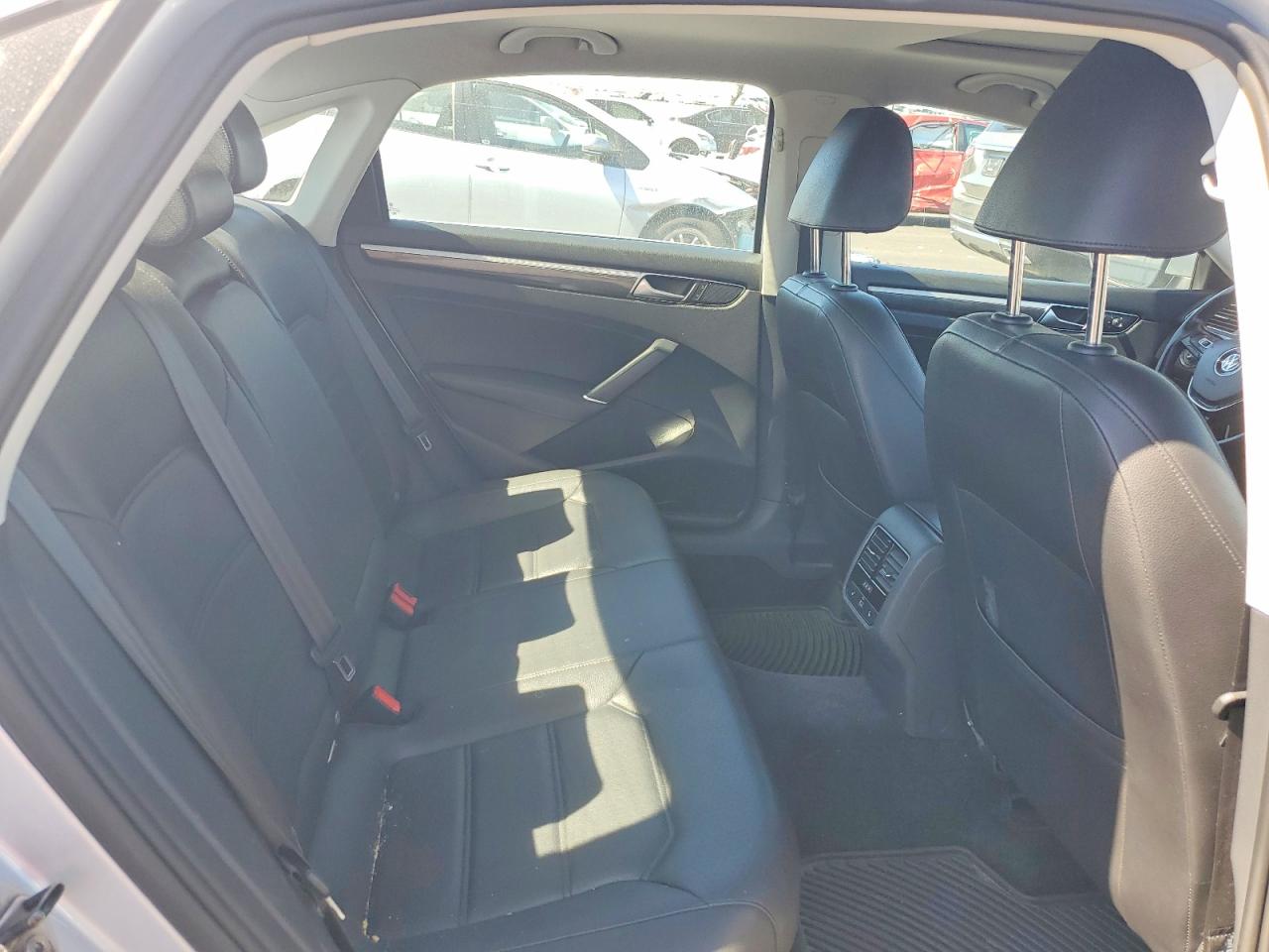2016 VOLKSWAGEN PASSAT