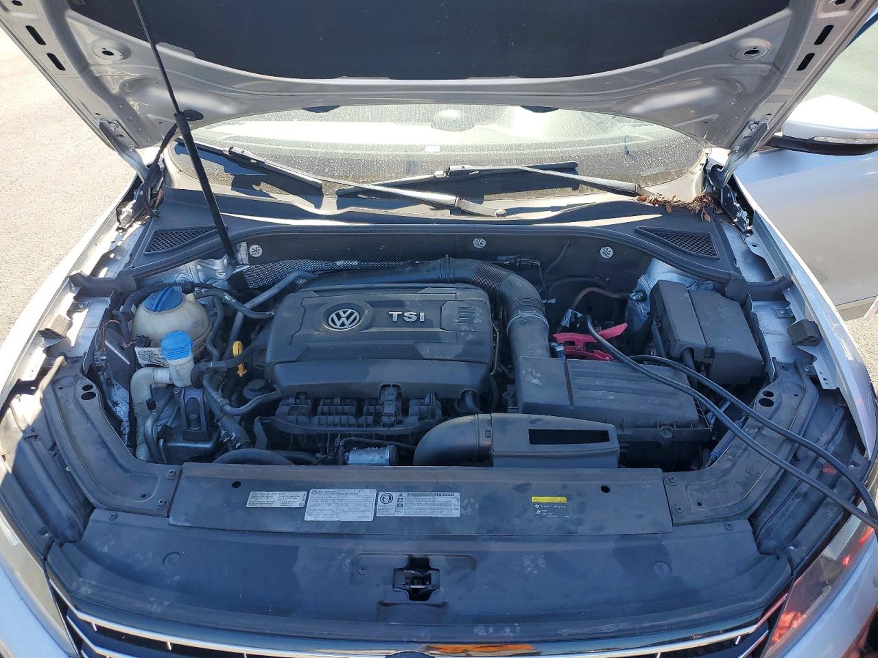 2016 VOLKSWAGEN PASSAT