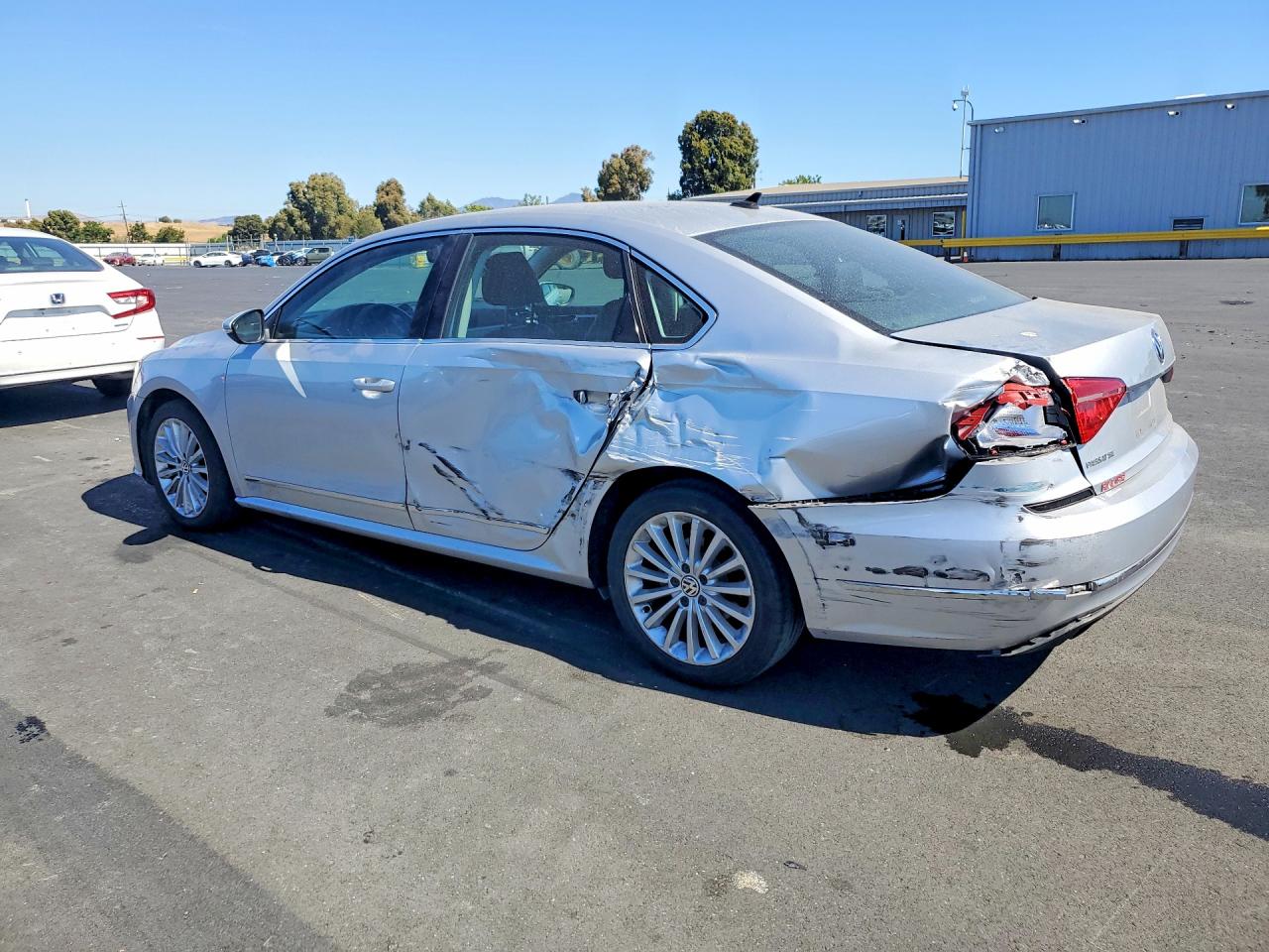 2016 VOLKSWAGEN PASSAT