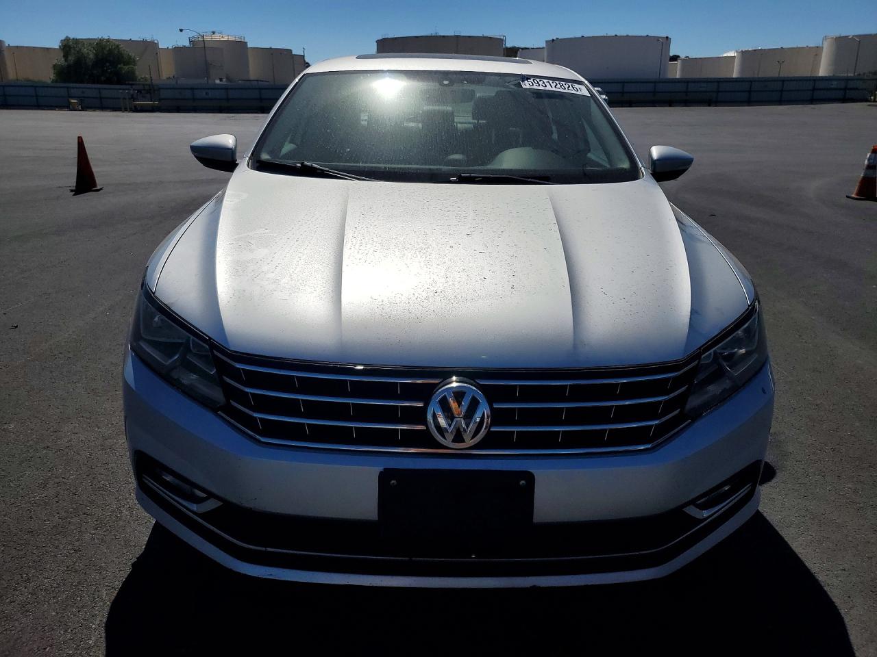 2016 VOLKSWAGEN PASSAT