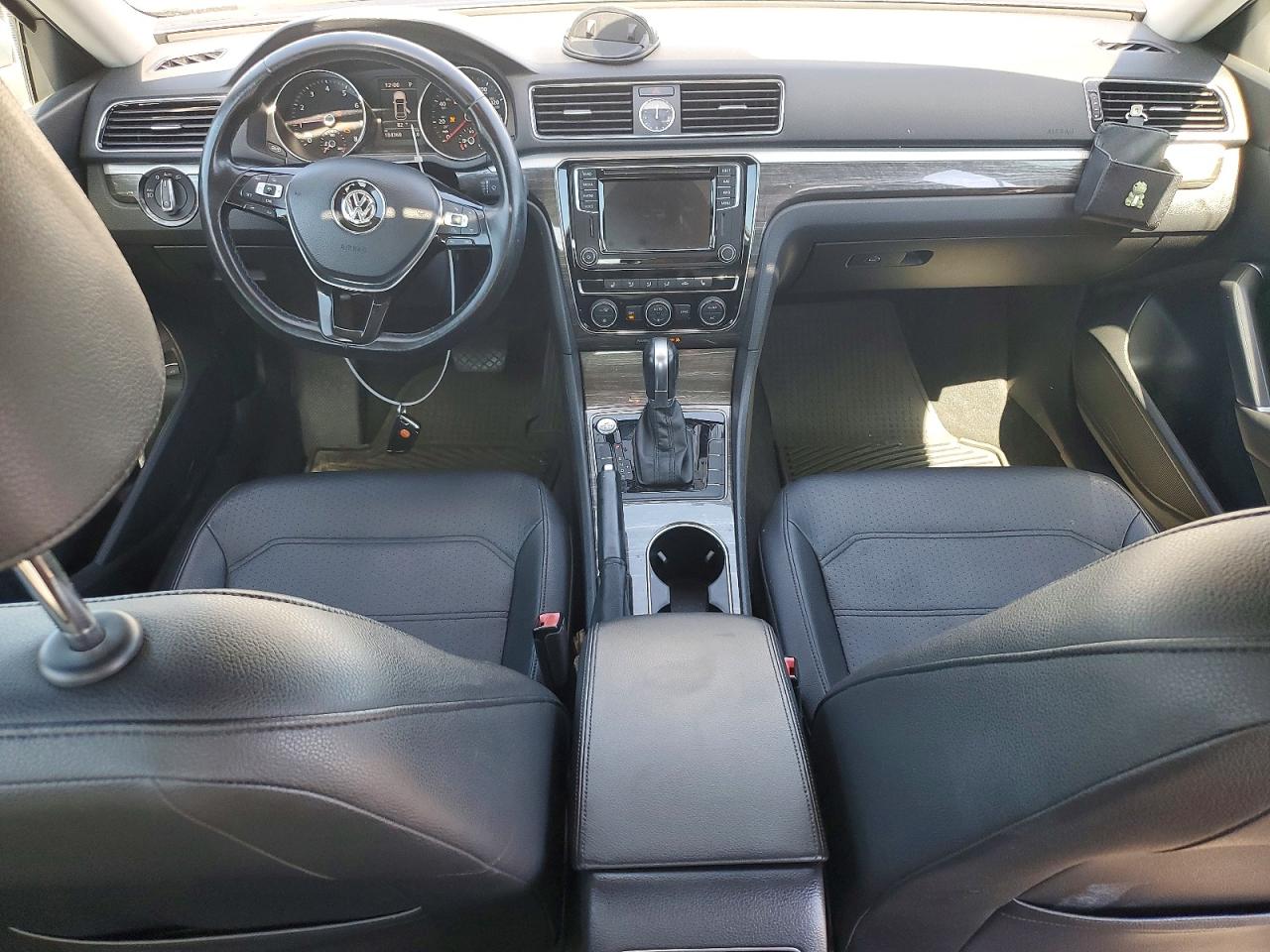 2016 VOLKSWAGEN PASSAT