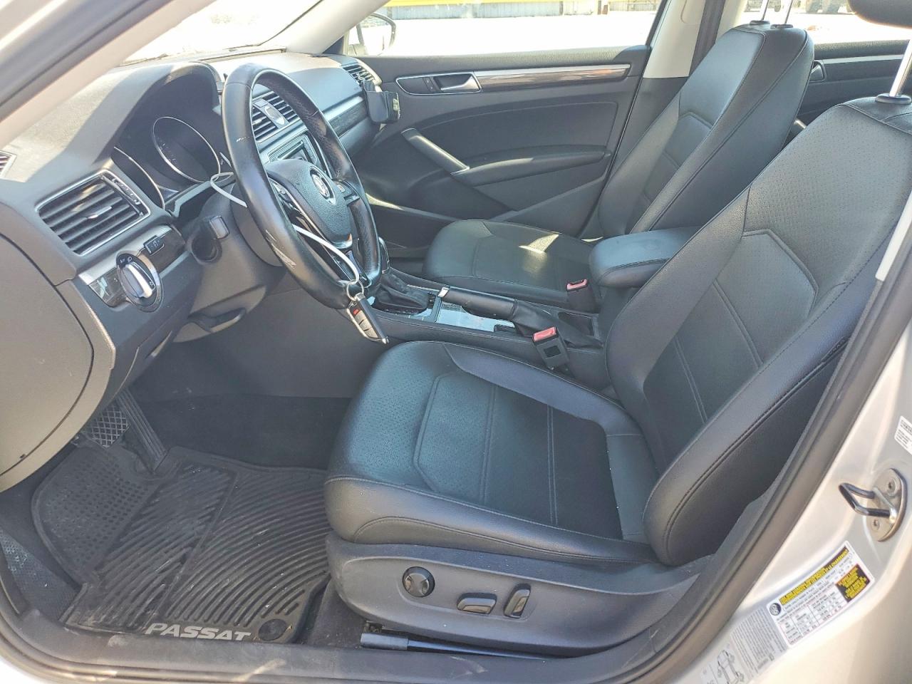 2016 VOLKSWAGEN PASSAT