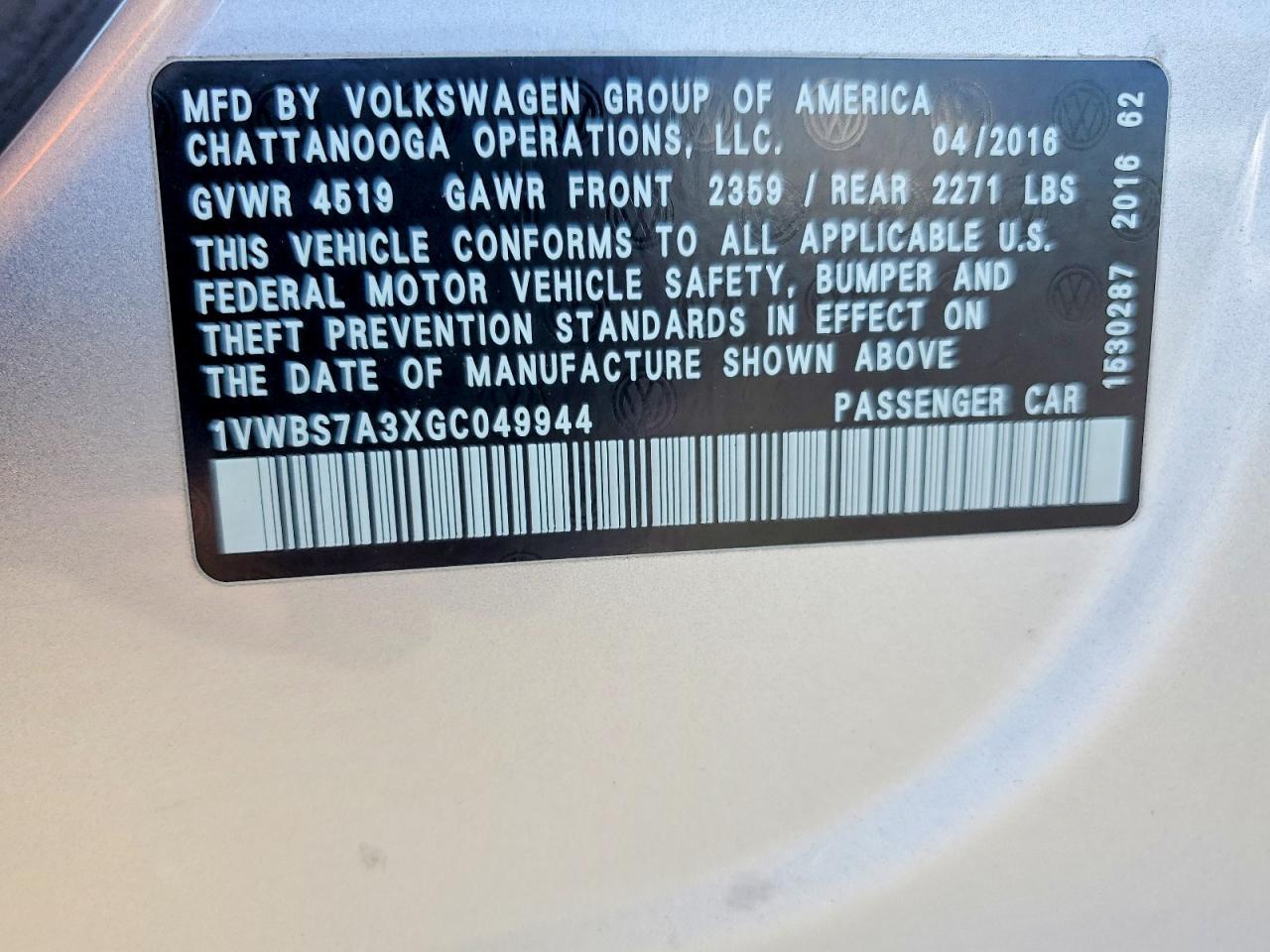 2016 VOLKSWAGEN PASSAT