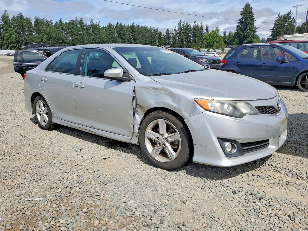 2014 TOYOTA CAMRY