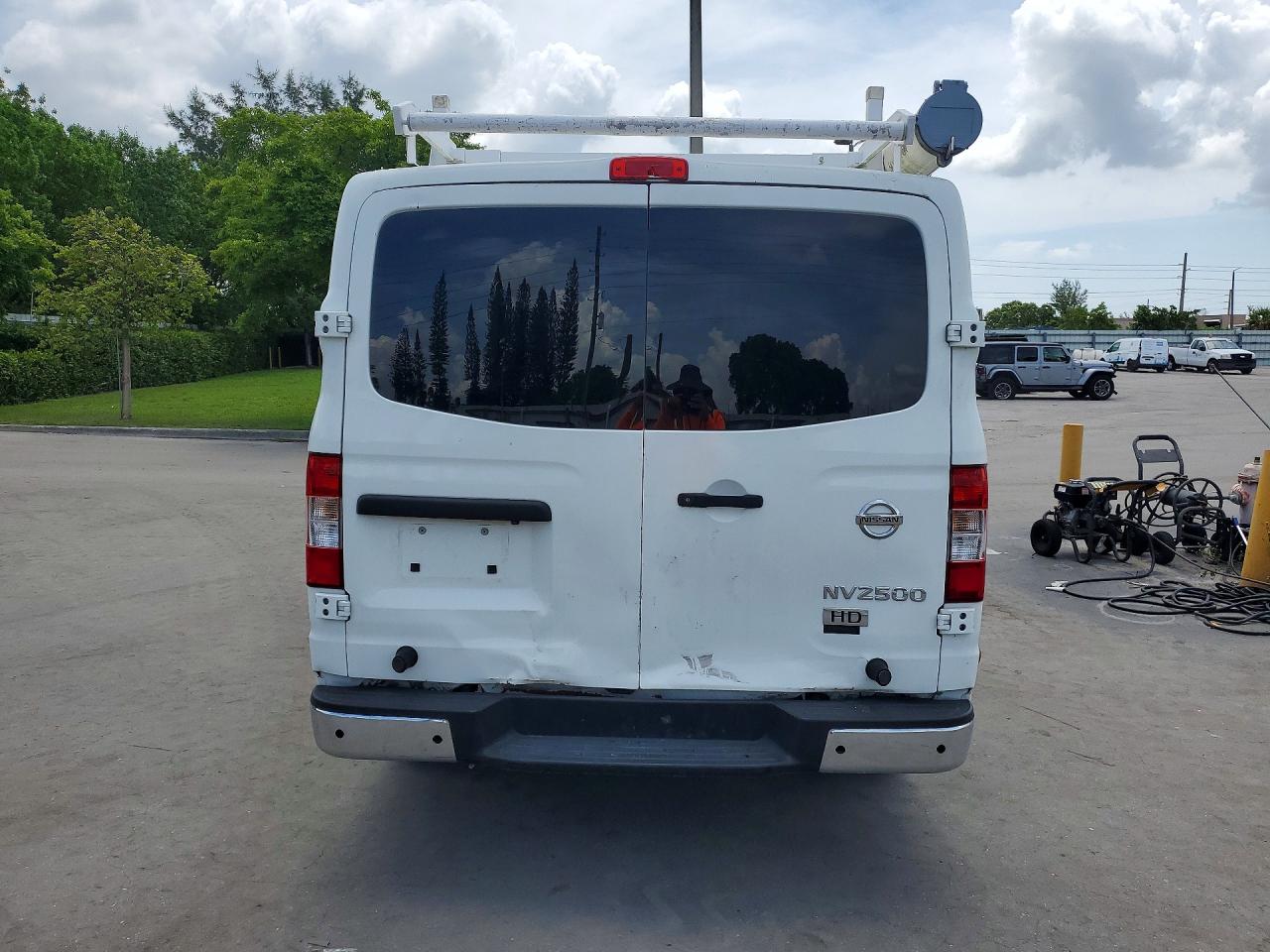 2016 NISSAN NV