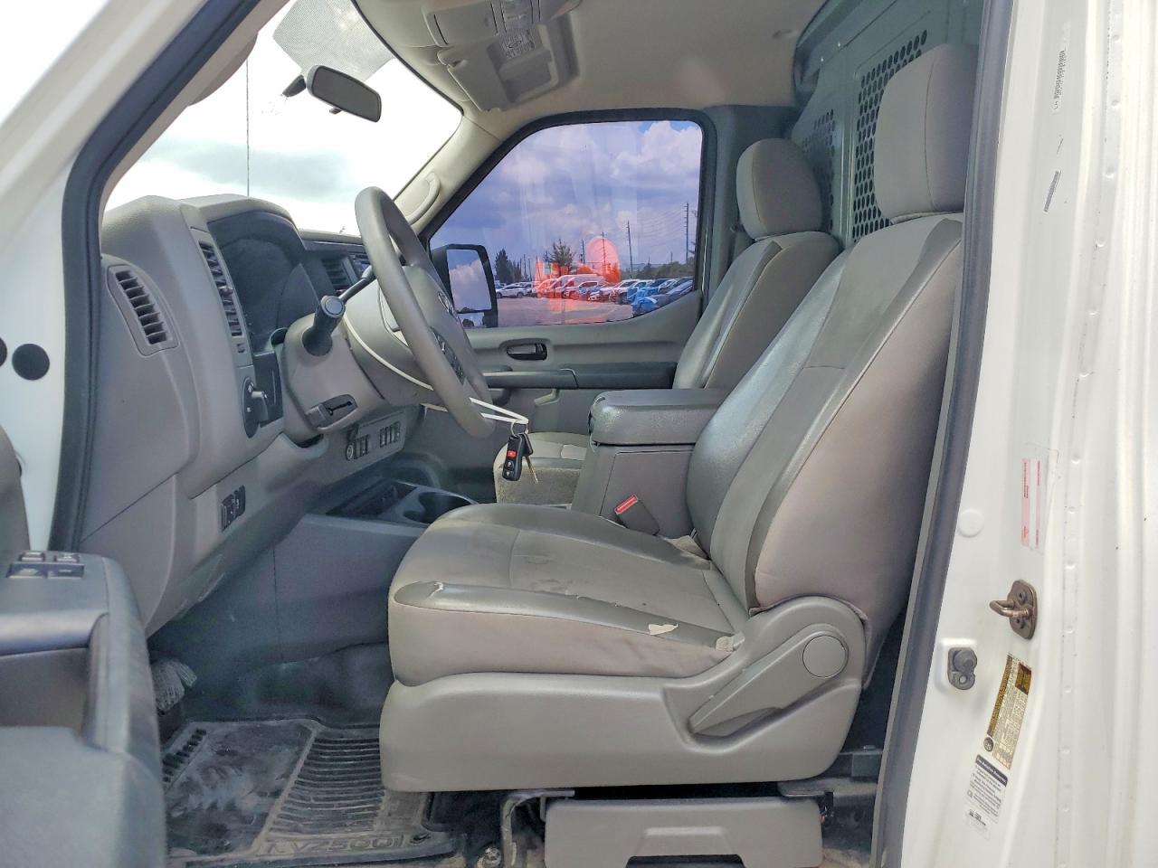 2016 NISSAN NV