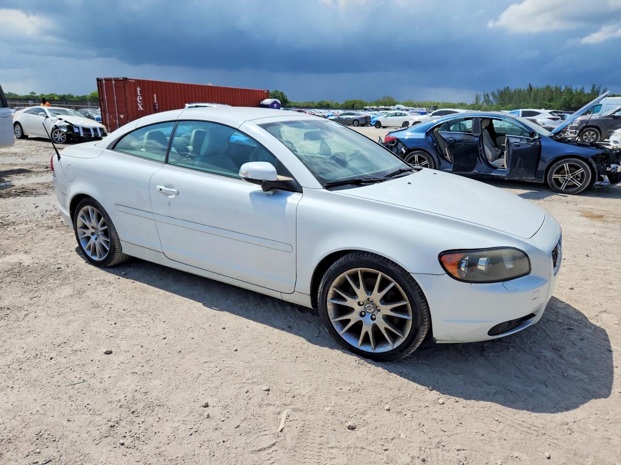 2009 VOLVO C70