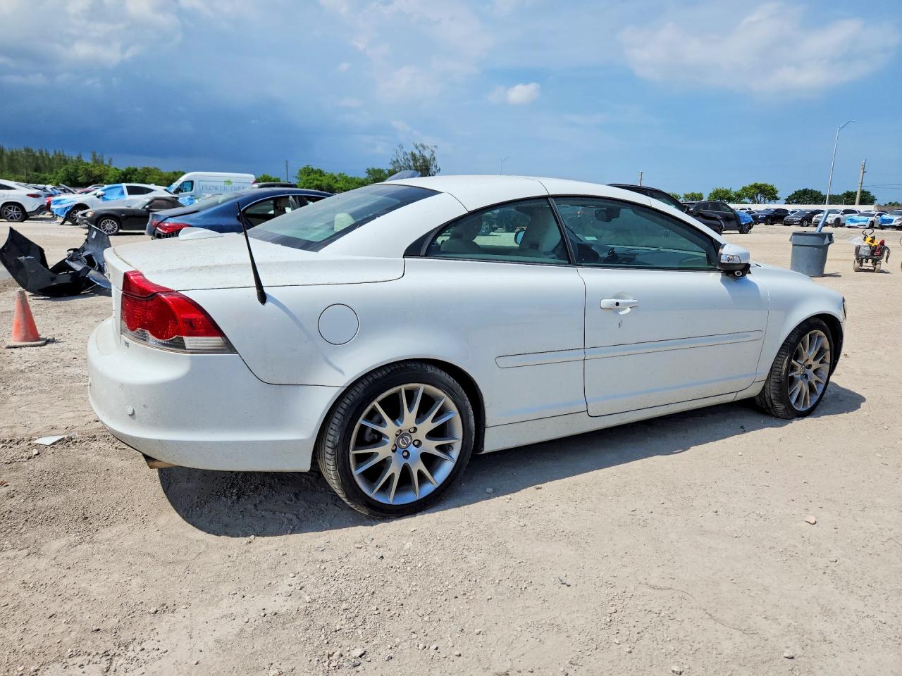 2009 VOLVO C70