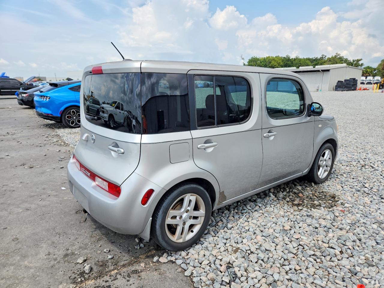 2010 NISSAN CUBE 1.8