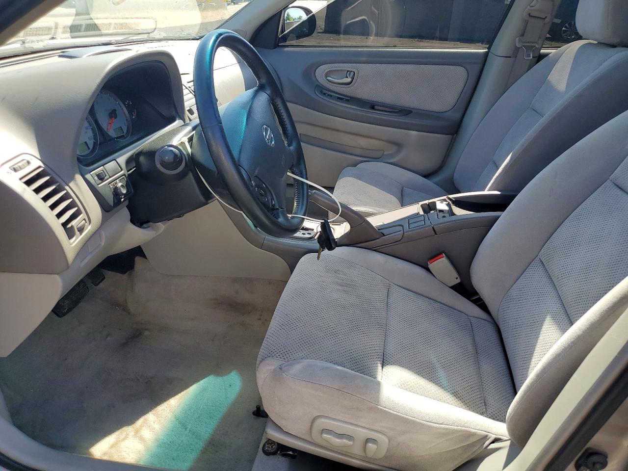 2002 NISSAN MAXIMA